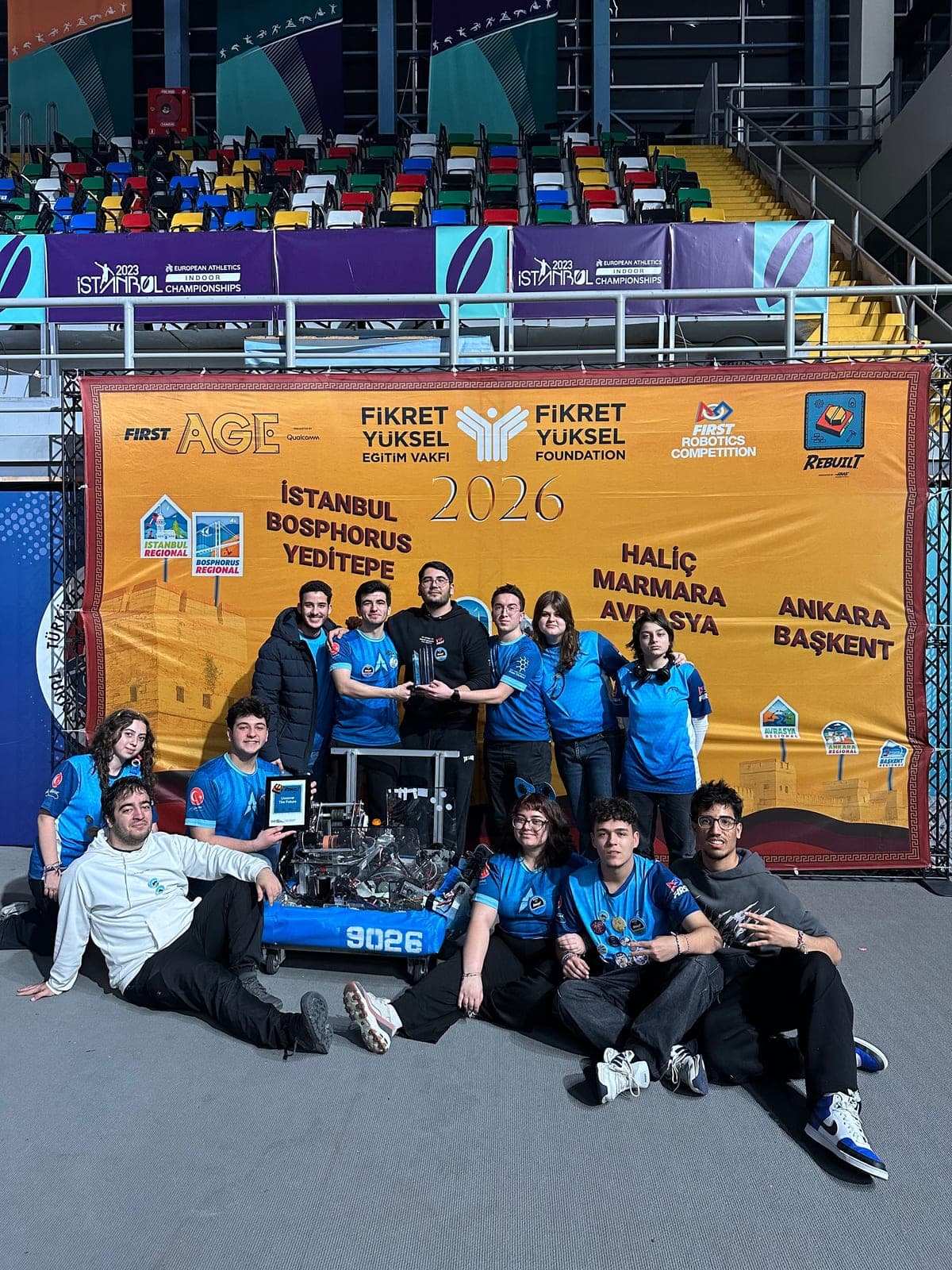 AERO Robotics Team, kazandığı kupayla birlikte